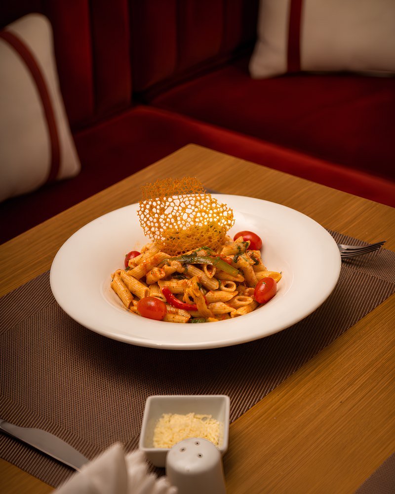 Penne arrabbiata et tuile de parmesan