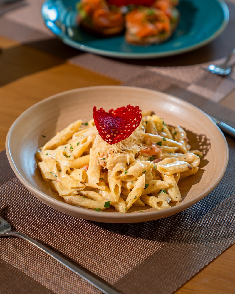 Penne à la crème et copeaux de parmesan
